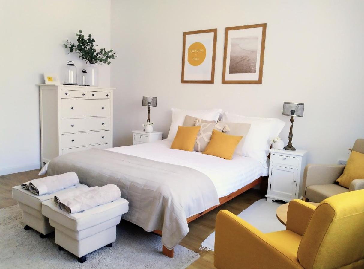 Cozy Airport Homestay *