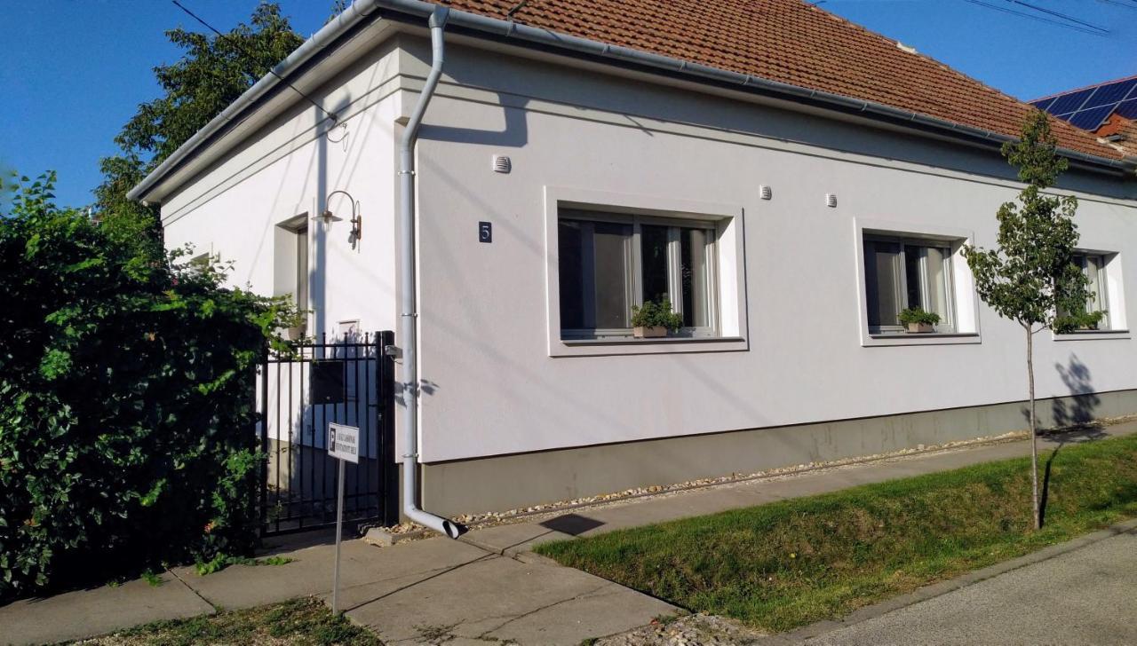 Homestay Cozy Airport Vecses